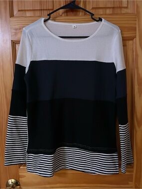 Source Unknown Black and White Long Sleeve Colorblock Stripe Tee